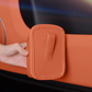 🥳2026 OFFERTA SPECIALE🥳💞 OLTRE 50K+ VENDUTI! 🚗🧺 53% DI SCONTO! Porta bicchiere da porta auto in pelle – Ampia apertura, facile accesso a bevande e telefono. Fissaggio sicuro con clip. Realizzato in pelle PU, resistente ed elegante. 🛡️✨