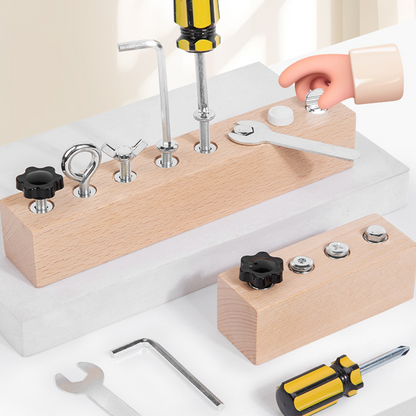 Tavola Montessori in legno con cacciavite