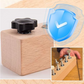 Tavola Montessori in legno con cacciavite