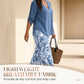 Un completo composto da una blusa da donna con scollo a V e pantaloni a gamba larga con fantasia.