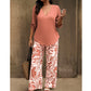 Un completo composto da una blusa da donna con scollo a V e pantaloni a gamba larga con fantasia.